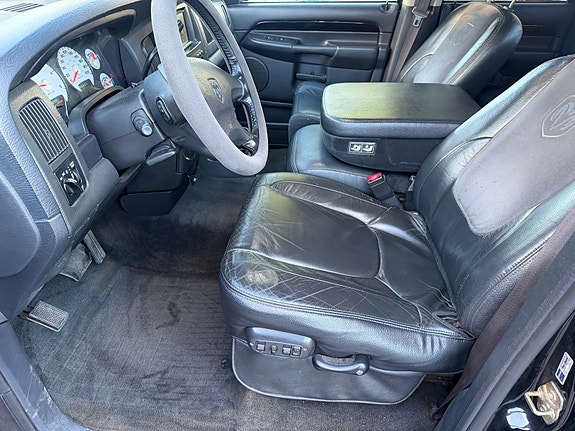 Dodge RAM 2500 13 of 23