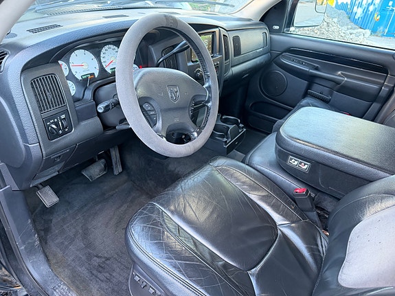 Dodge RAM 2500 15 of 23