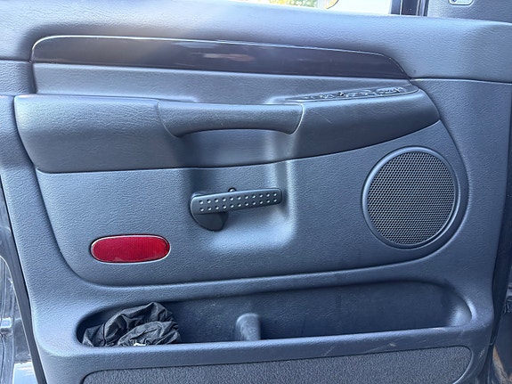 Dodge RAM 2500 11 of 23