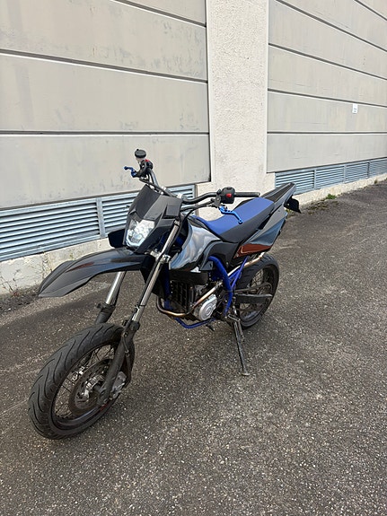 Yamaha WR 125 R 4 of 13