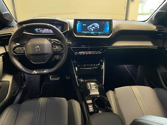 Peugeot e-208 8 of 30