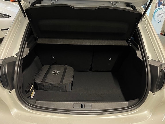 Peugeot e-208 25 of 30