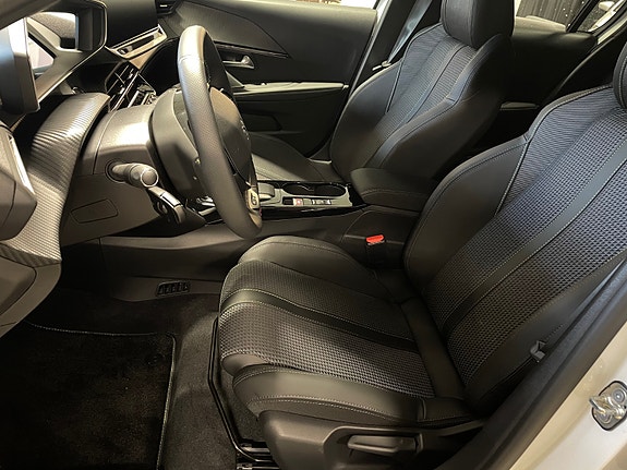 Peugeot e-208 9 of 30