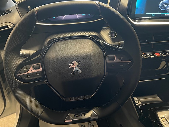 Peugeot e-208 12 of 30