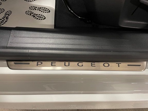 Peugeot e-208 27 of 30