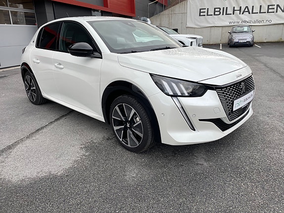 Peugeot e-208 3 of 30