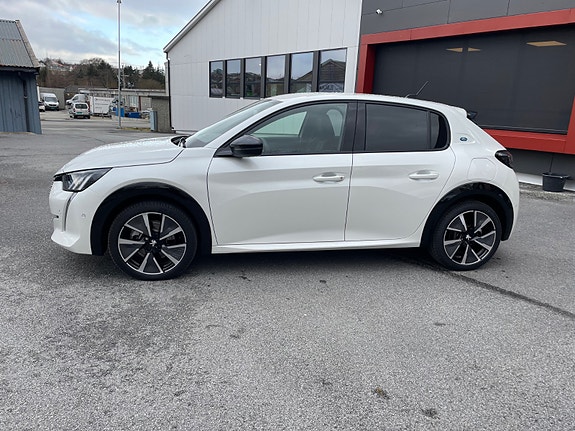 Peugeot e-208 5 of 30