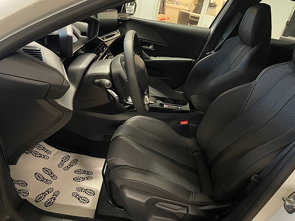 Peugeot e-208 28 of 30