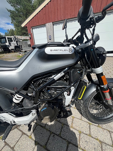 Husqvarna Svartpilen 125 12 of 25