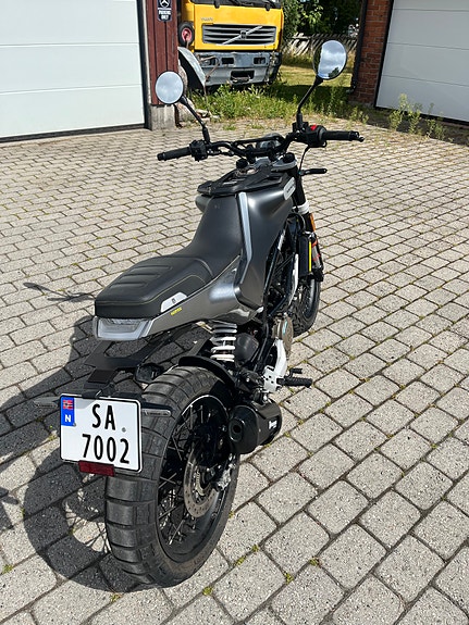 Husqvarna Svartpilen 125 18 of 25