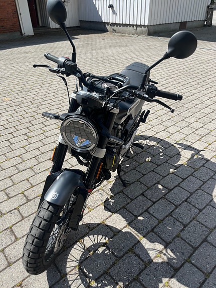 Husqvarna Svartpilen 125 21 of 25