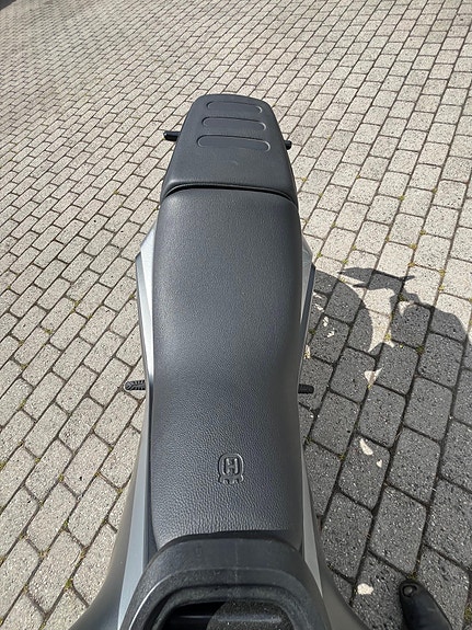 Husqvarna Svartpilen 125 2 of 25