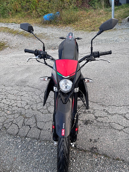 Aprilia SX 125 Super Motard 8 of 9