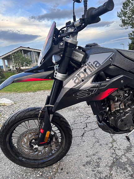 Aprilia SX 125 Super Motard 6 of 9