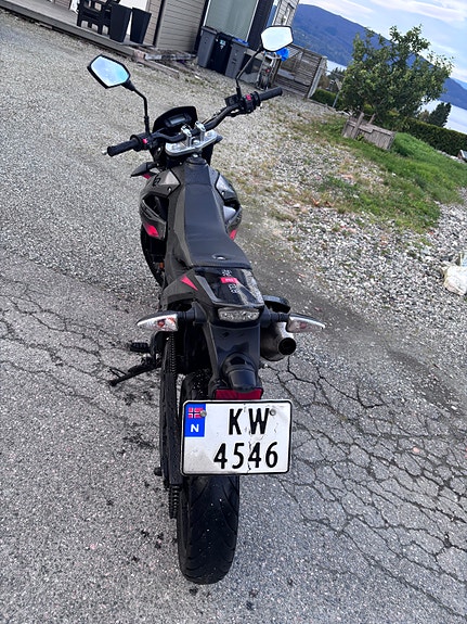Aprilia SX 125 Super Motard 4 of 9