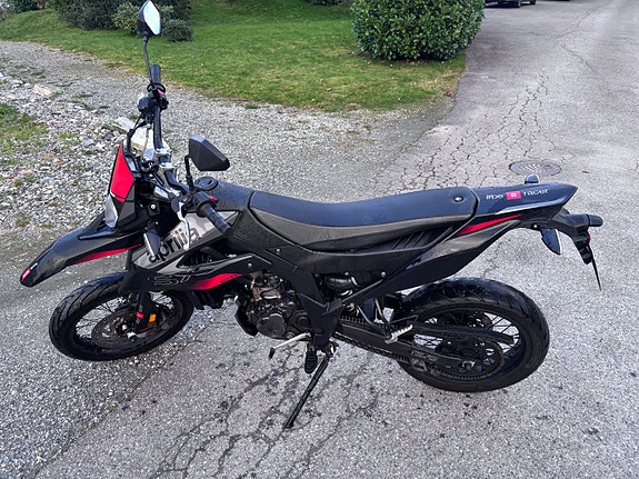 Aprilia SX 125 Super Motard 2 of 9