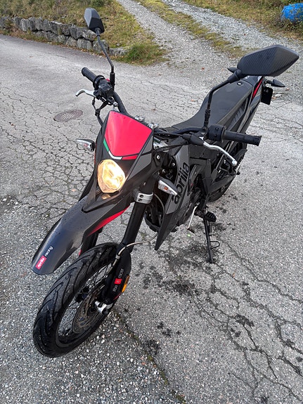 Aprilia SX 125 Super Motard 5 of 9