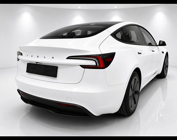 Tesla Model 3 7 of 12