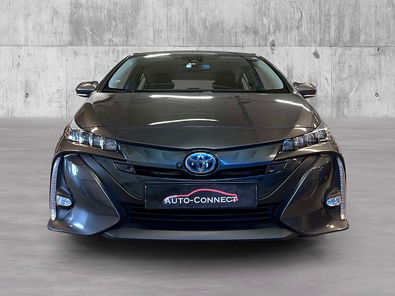 Toyota Prius 2 of 27
