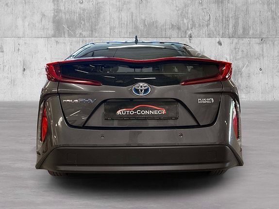 Toyota Prius 7 of 27