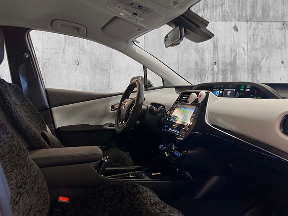 Toyota Prius 21 of 27