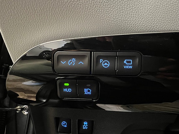 Toyota Prius 11 of 27