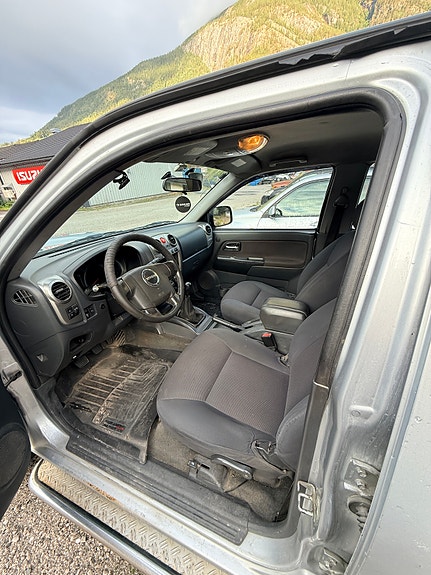 Isuzu D-max 6 of 6
