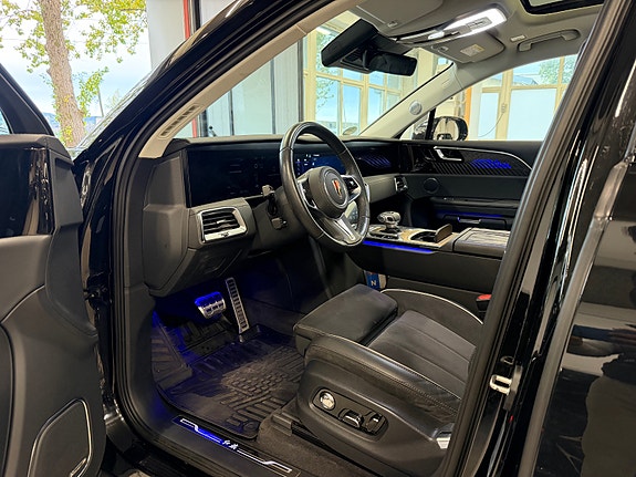 Hongqi E-HS9 12 of 30