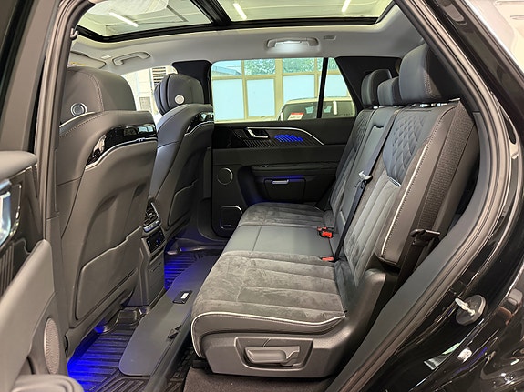 Hongqi E-HS9 18 of 30