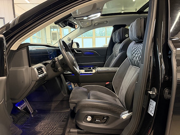 Hongqi E-HS9 13 of 30