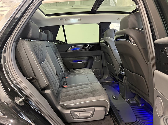 Hongqi E-HS9 22 of 30