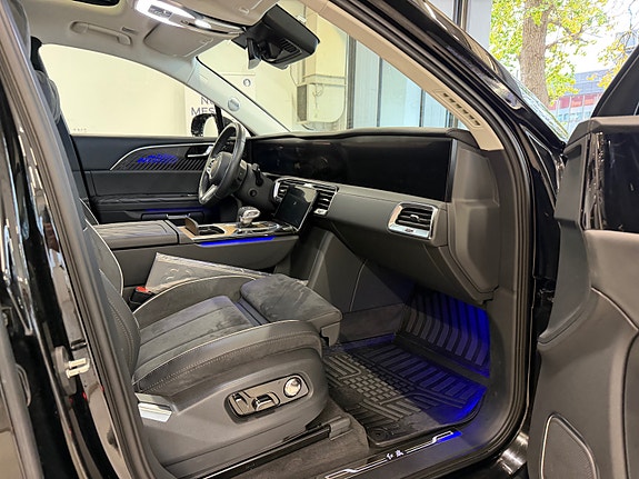 Hongqi E-HS9 24 of 30
