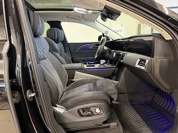 Hongqi E-HS9 25 of 30