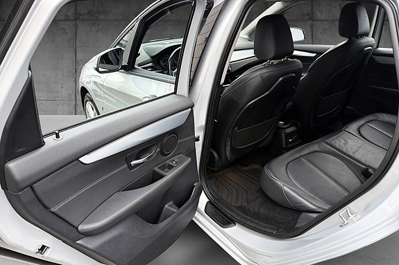 BMW 225xe 9 of 16