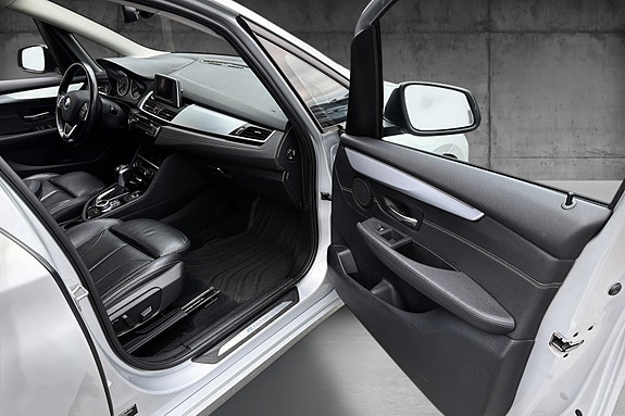 BMW 225xe 10 of 16