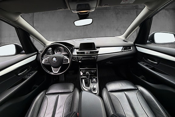 BMW 225xe 13 of 16