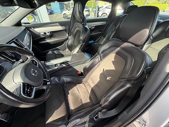 Volvo S90 16 of 21