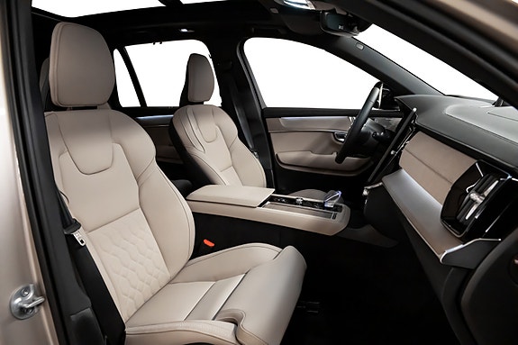 Volvo XC90 25 of 30