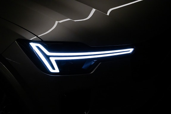 Volvo XC90 14 of 30