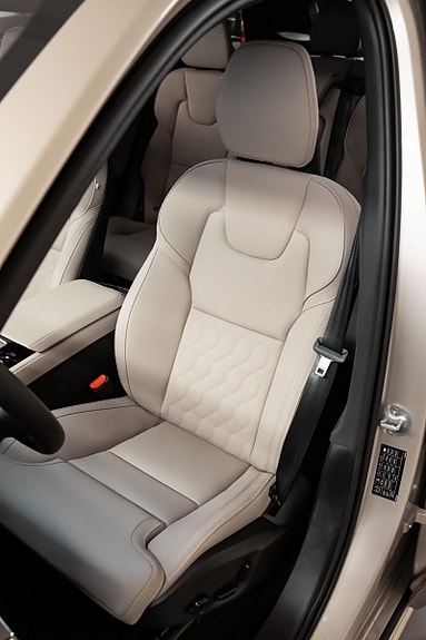 Volvo XC90 16 of 30