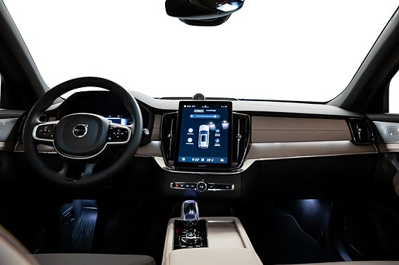 Volvo XC90 4 of 30