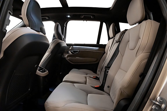 Volvo XC90 5 of 30