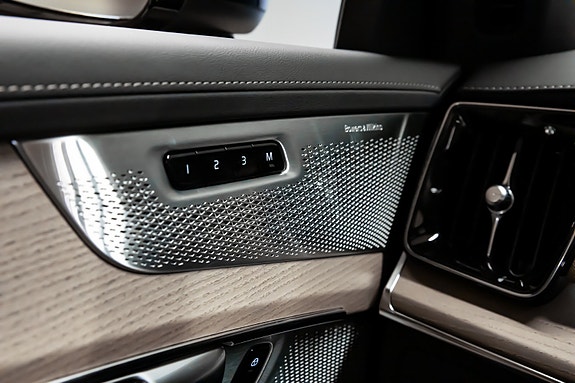 Volvo XC90 18 of 30