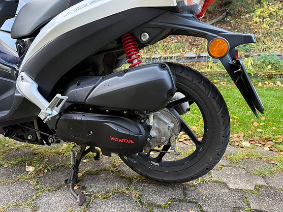 Honda Vision NSC 50R 6 of 10