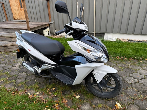 Honda Vision NSC 50R 7 of 10