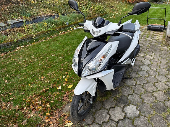Honda Vision NSC 50R 8 of 10