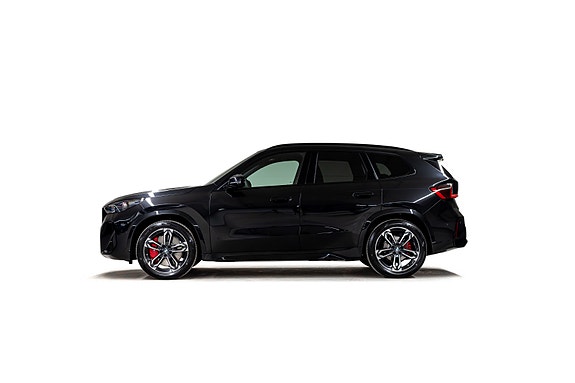 BMW iX1 6 of 30