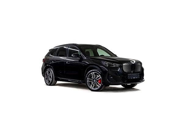BMW iX1 10 of 30