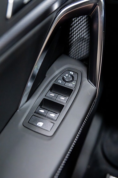 BMW iX1 19 of 30
