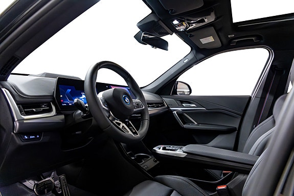 BMW iX1 16 of 30